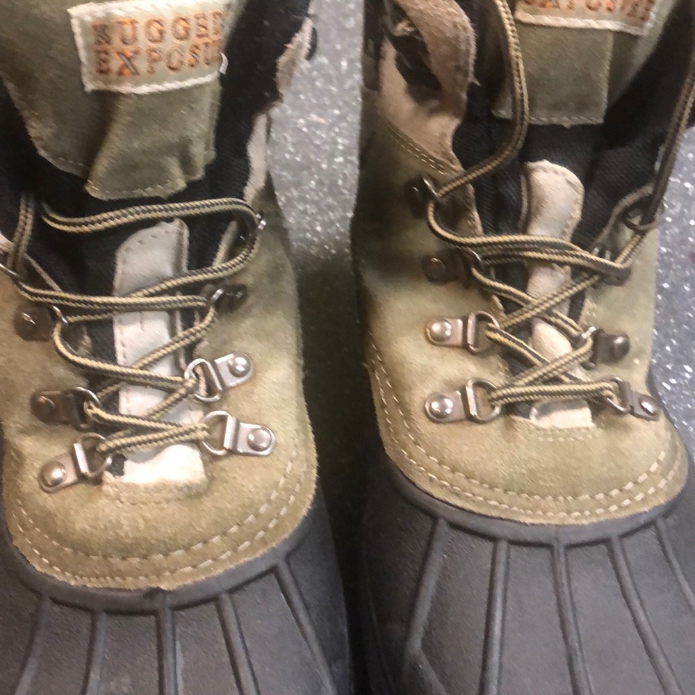Snow boots